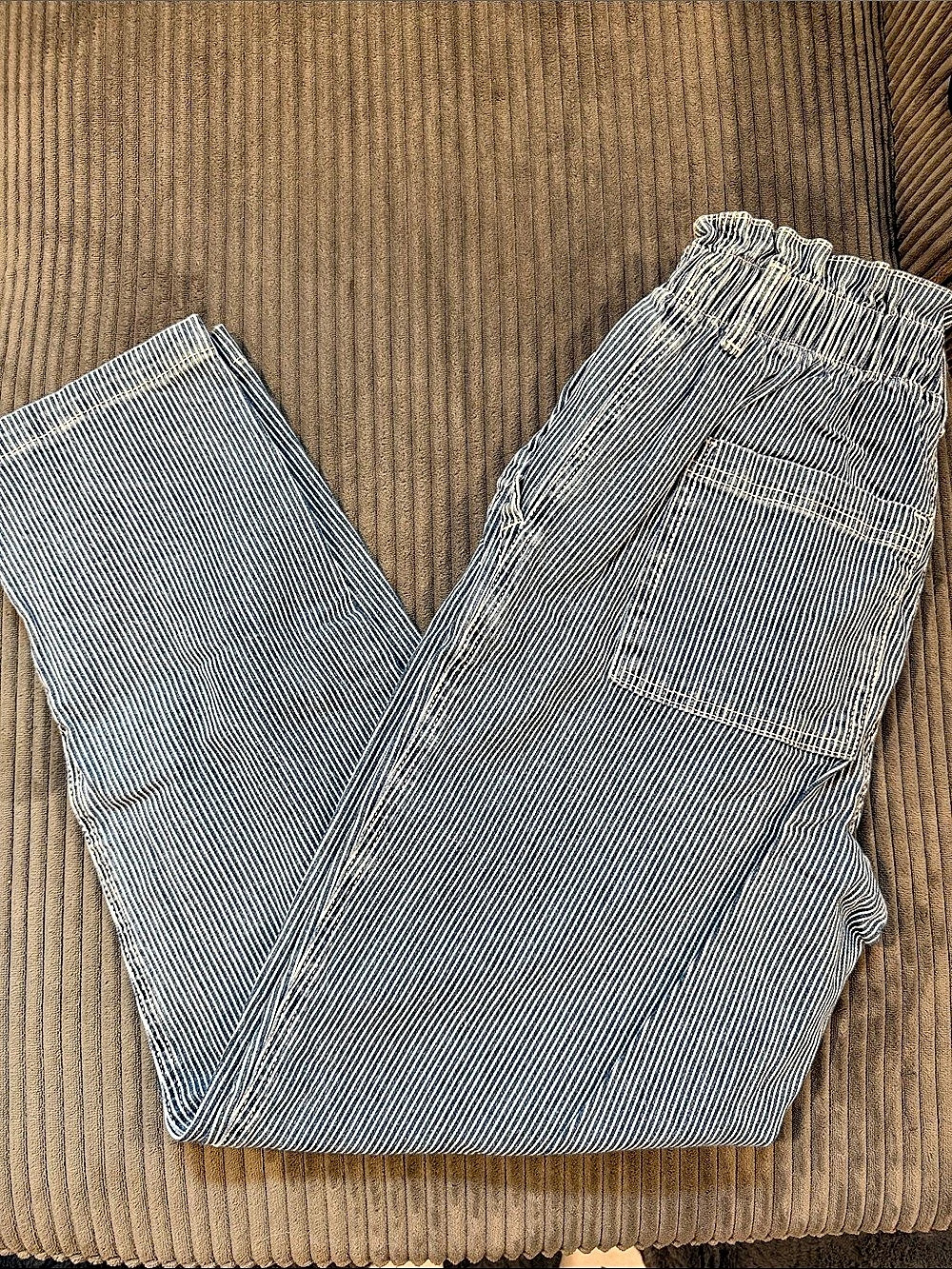 Universal Thread Striped Ankle Pants in Blue & White Like New